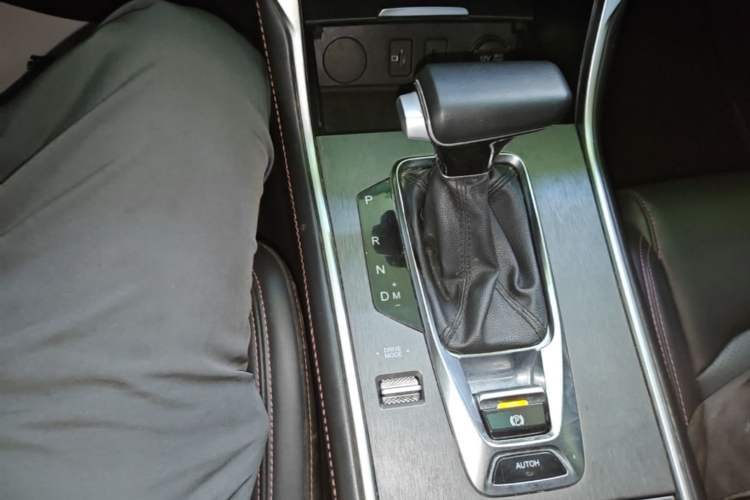 Used CHANGAN CS75 2023 Enjoy Edition 1.5T DCT Prestige Version Gear Lever