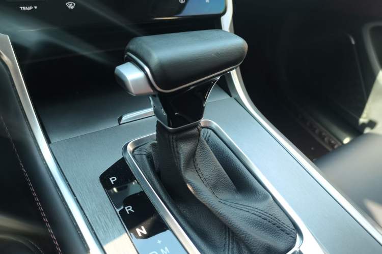 Used CHANGAN CS75 2023 Enjoy Edition 1.5T DCT Luxury Version Gear Lever