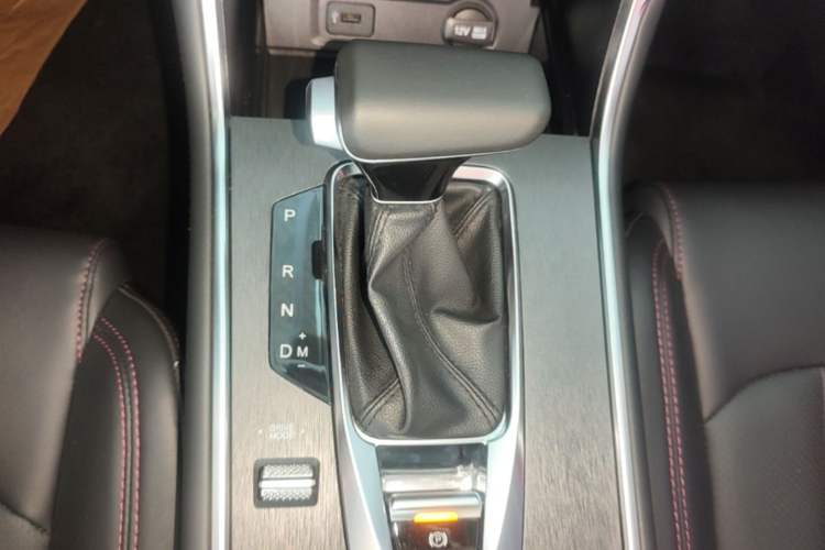 Used CHANGAN CS75 2023 Enjoy Edition 1.5T DCT Luxury Version Gear Lever