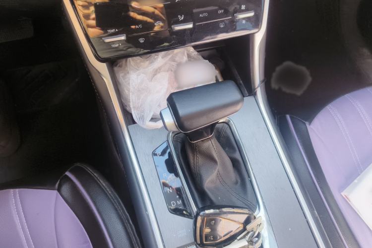 Used CHANGAN CS75 2023 Enjoy Edition 1.5T DCT Luxury Version Gear Lever