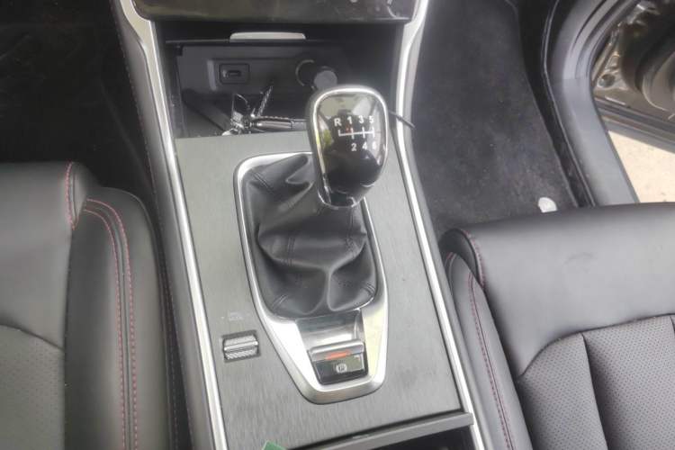 Used CHANGAN CS75 2023 Enjoy Edition 1.5T Manual Elite Model Gear Lever