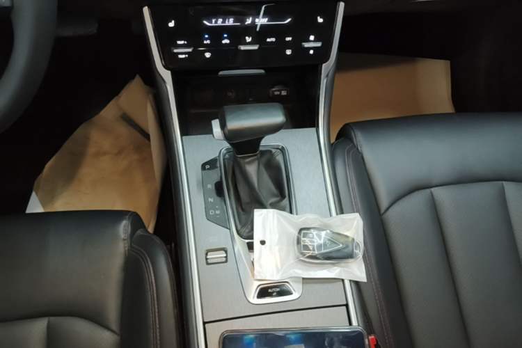 Used CHANGAN CS75 2023 Enjoy Edition 1.5T DCT Prestige Version Gear Lever