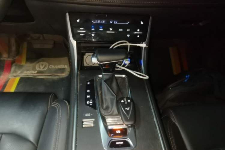 Used CHANGAN CS75 2023 Enjoy Edition 1.5T DCT Prestige Version Gear Lever