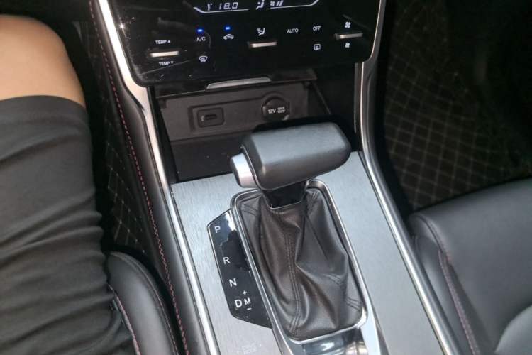 Used CHANGAN CS75 2023 Enjoy Edition 1.5T DCT Luxury Version Gear Lever