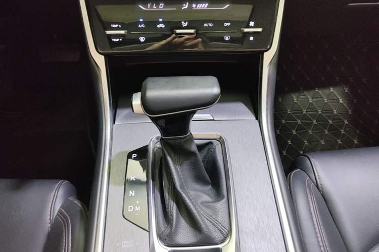 Used CHANGAN CS75 2023 Enjoy Edition 1.5T DCT Luxury Version Gear Lever