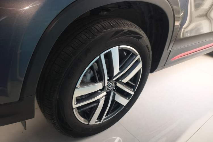 Used CHANGAN CS75 2023 Enjoy Edition 1.5T DCT Luxury Version Left Front Wheel Hub