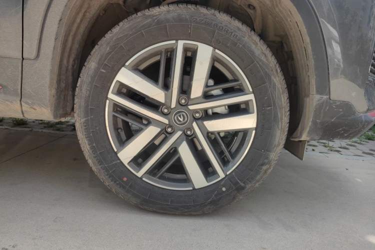 Used CHANGAN CS75 2023 Enjoy Edition 1.5T DCT Luxury Version Right Front Wheel Hub