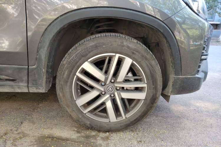 Used CHANGAN CS75 2023 Enjoy Edition 1.5T DCT Luxury Version Right Front Wheel Hub