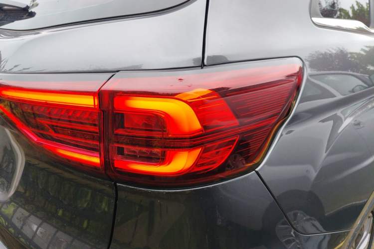Used CHANGAN CS75 2023 Enjoy Edition 1.5T DCT Prestige Version Right Rear Taillight