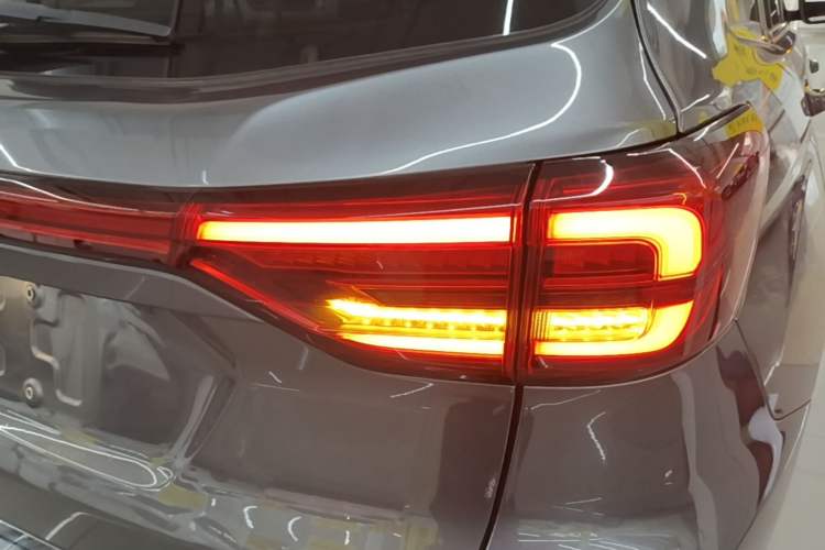 Used CHANGAN CS75 2023 Enjoy Edition 1.5T DCT Prestige Version Right Rear Taillight