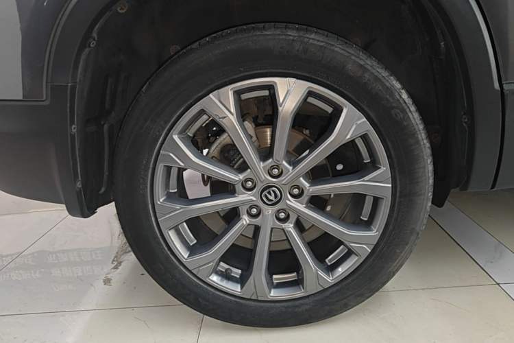 Used CHANGAN CS75 2023 Enjoy Edition 1.5T DCT Prestige Version Right Rear Wheel Hub