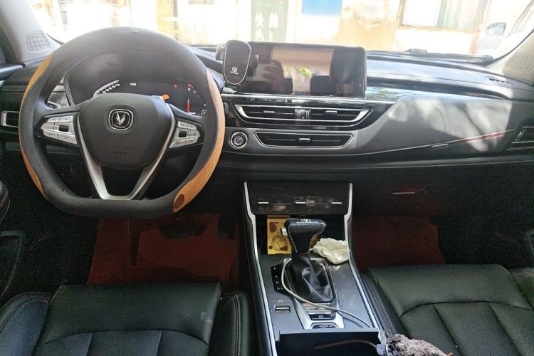 Used CHANGAN CS75 2023 Enjoy Edition 1.5T DCT Prestige Version Center Console