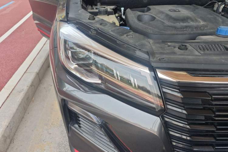 Used CHANGAN CS75 2023 Enjoy Edition 1.5T DCT Prestige Version Right Front Headlight