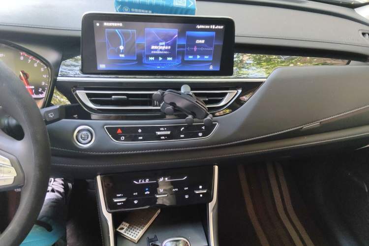 Used CHANGAN CS75 2023 Enjoy Edition 1.5T Manual Elite Model Audio And AC Panel
