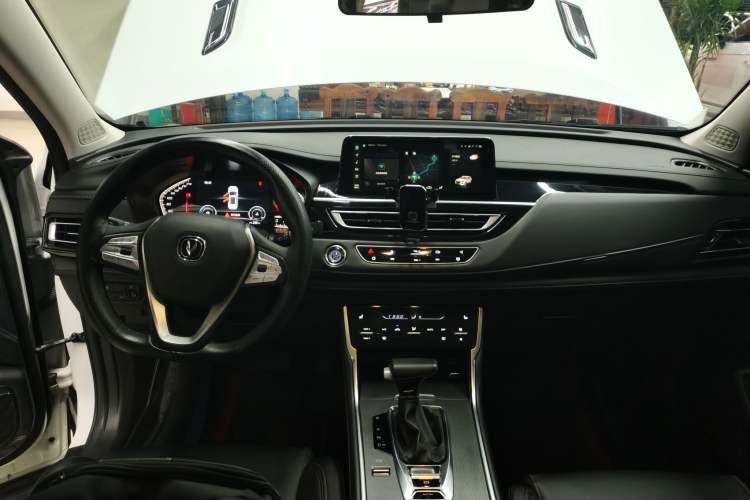 Used CHANGAN CS75 2023 Enjoy Edition 1.5T DCT Prestige Version Center Console
