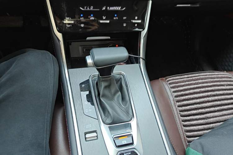 Used CHANGAN CS75 2023 Enjoy Edition 1.5T DCT Luxury Version Gear Lever