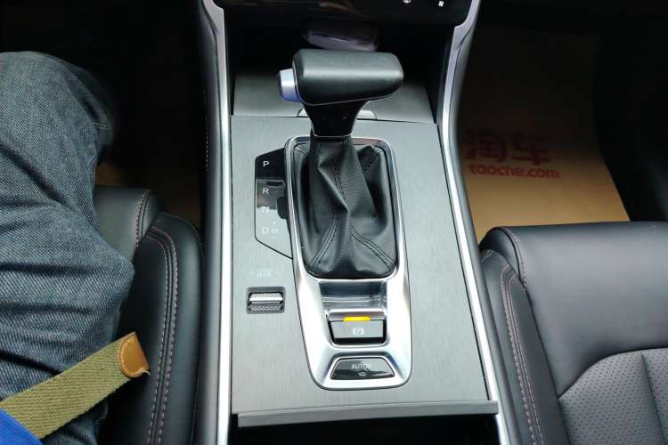 Used CHANGAN CS75 2023 Enjoy Edition 1.5T DCT Luxury Version Gear Lever