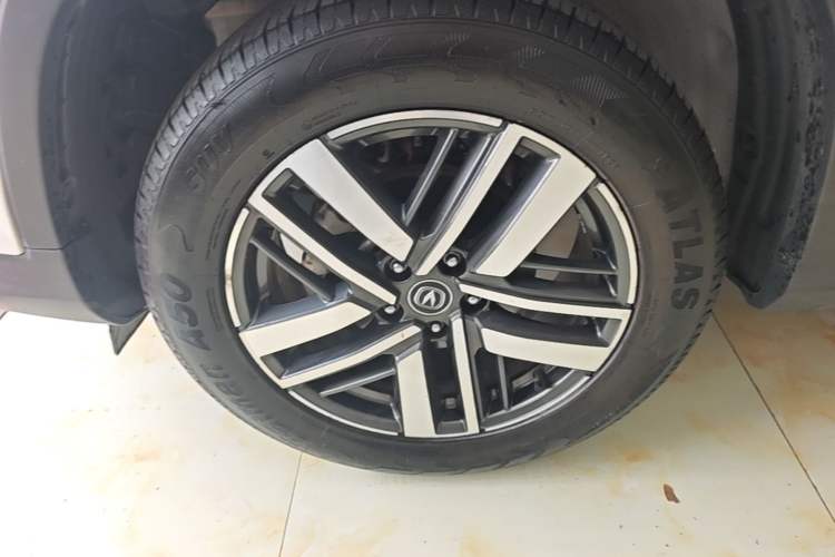 Used CHANGAN CS75 2023 Enjoy Edition 1.5T DCT Luxury Version Left Front Wheel Hub