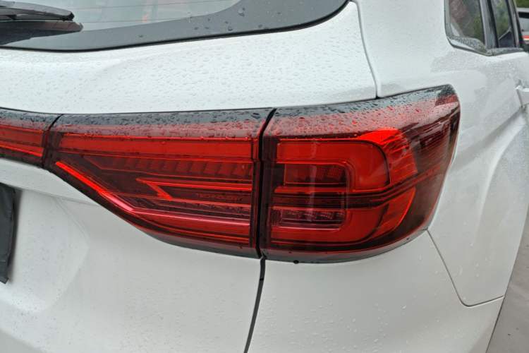 Used CHANGAN CS75 2023 Enjoy Edition 1.5T DCT Prestige Version Right Rear Taillight