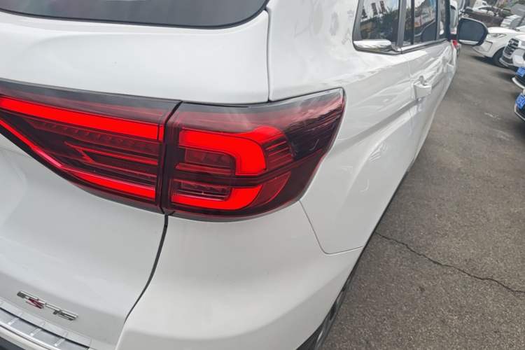 Used CHANGAN CS75 2023 Enjoy Edition 1.5T DCT Prestige Version Right Rear Taillight