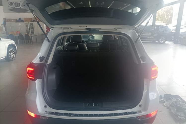 Used CHANGAN CS75 2023 Enjoy Edition 1.5T DCT Luxury Version Trunk