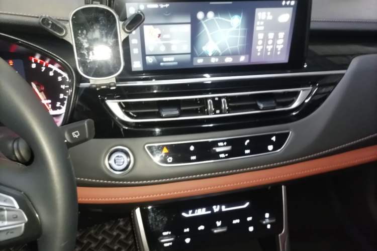 Used CHANGAN CS75 2024 Enjoy Edition 1.5T DCT Luxury Model Audio And AC Panel