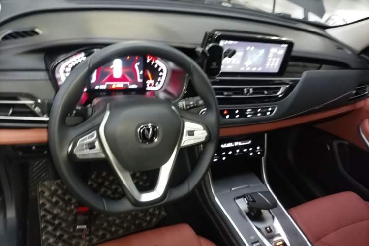 Used CHANGAN CS75 2024 Enjoy Edition 1.5T DCT Luxury Model Center Console