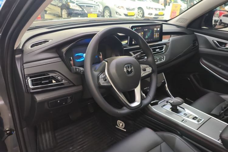 Used CHANGAN CS75 2024 Enjoyment Edition 1.5T DCT Prestige Model Center Console