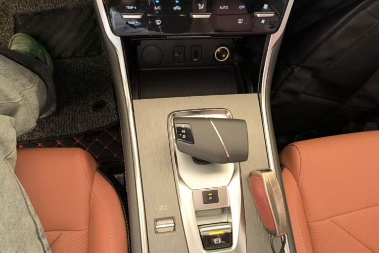 Used CHANGAN CS75 2024 Enjoyment Edition 1.5T DCT Prestige Model Gear Lever