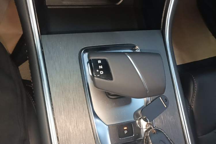 Used CHANGAN CS75 2024 Enjoy Edition 1.5T DCT Luxury Model Gear Lever