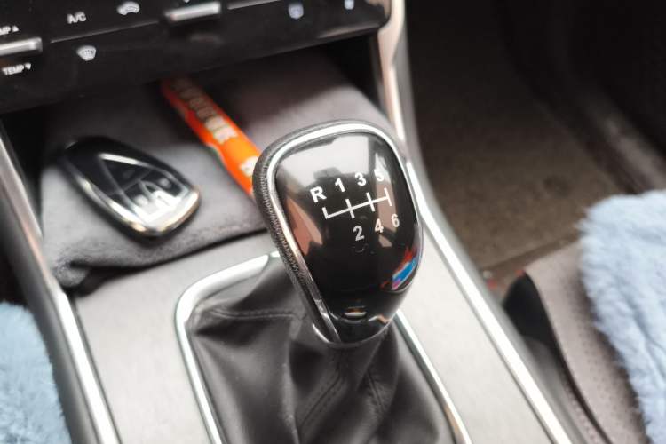 Used CHANGAN CS75 2024 Enjoy Edition 1.5T Manual Elite Model Gear Lever