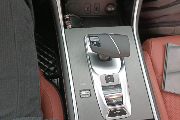 Used CHANGAN CS75 2024 Enjoyment Edition 1.5T DCT Prestige Model Gear Lever