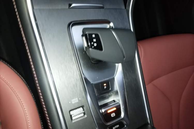 Used CHANGAN CS75 2024 Enjoy Edition 1.5T DCT Luxury Model Gear Lever