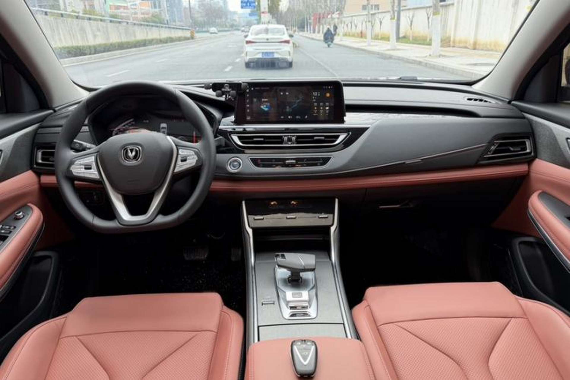 Used CHANGAN CS75 2024 Enjoy Edition 1.5T DCT Luxury Model Interior 2