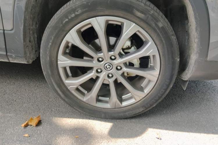 Used CHANGAN CS75 2024 Enjoyment Edition 1.5T DCT Prestige Model Right Front Wheel Hub
