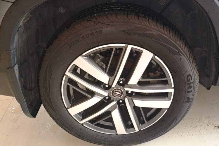 Used CHANGAN CS75 2024 Enjoy Edition 1.5T DCT Luxury Model Right Rear Wheel Hub