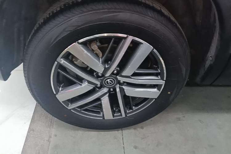 Used CHANGAN CS75 2024 Enjoy Edition 1.5T DCT Luxury Model Right Rear Wheel Hub
