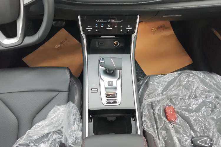 Used CHANGAN CS75 2024 Enjoy Edition 1.5T DCT Luxury Model Gear Lever