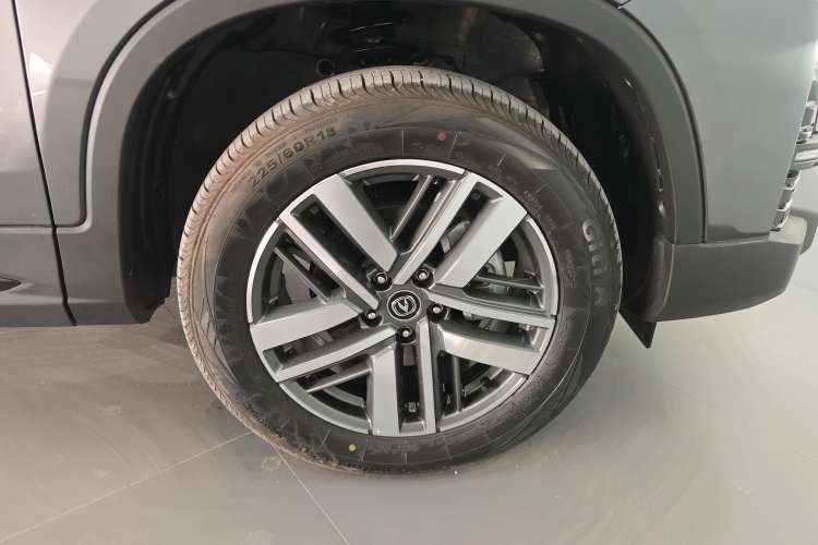 Used CHANGAN CS75 2024 Enjoy Edition 1.5T DCT Luxury Model Left Rear Wheel Hub