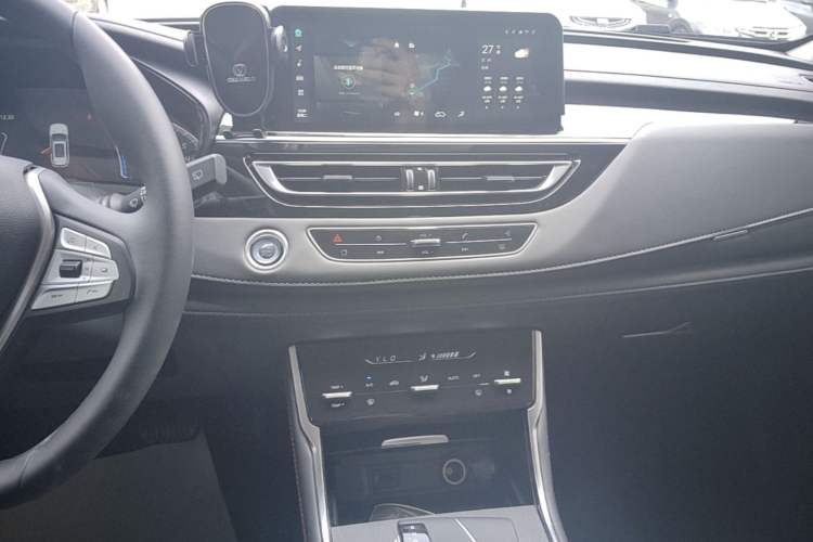 Used CHANGAN CS75 2024 Enjoy Edition 1.5T DCT Luxury Model Audio And AC Panel