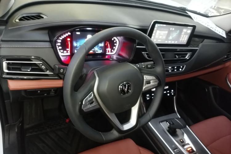 Used CHANGAN CS75 2024 Enjoy Edition 1.5T DCT Luxury Model Center Console