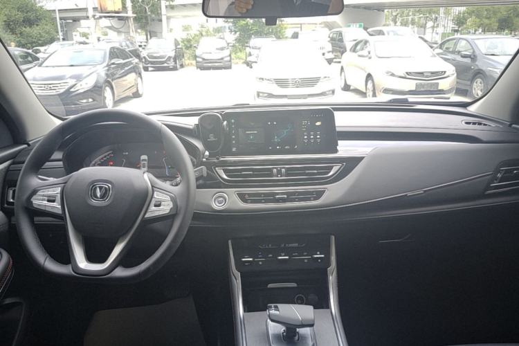 Used CHANGAN CS75 2024 Enjoy Edition 1.5T DCT Luxury Model Center Console