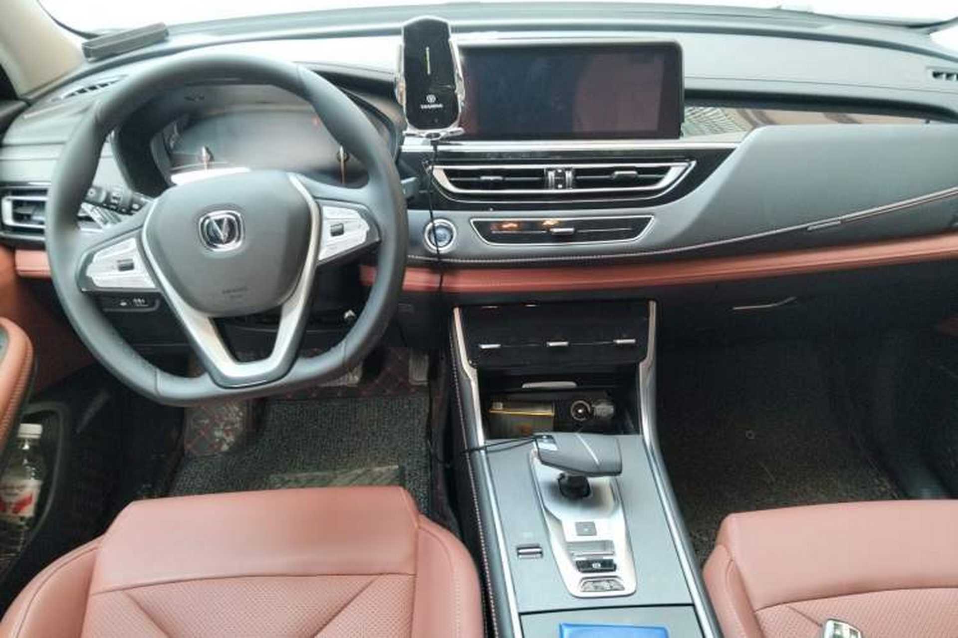 Used CHANGAN CS75 2024 Enjoy Edition 1.5T DCT Luxury Model Center Console