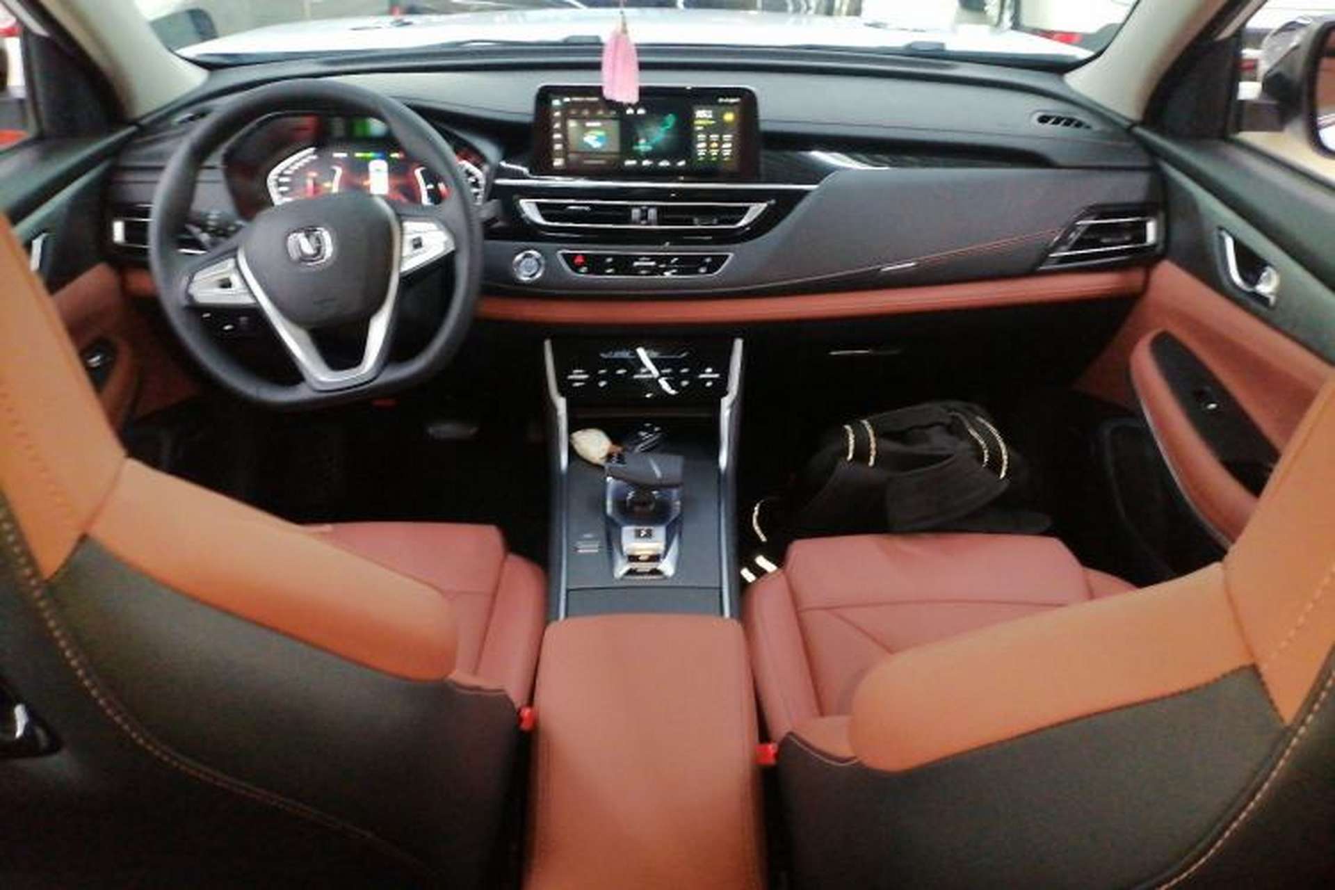 Used CHANGAN CS75 2024 Enjoy Edition 1.5T DCT Luxury Model Center Console