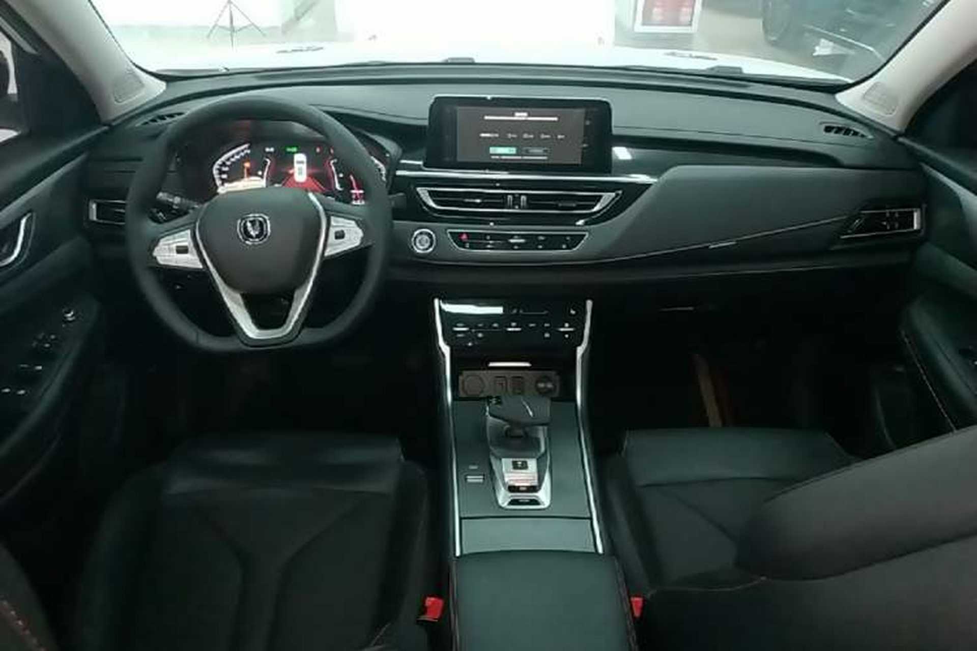Used CHANGAN CS75 2024 Enjoyment Edition 1.5T DCT Prestige Model Center Console