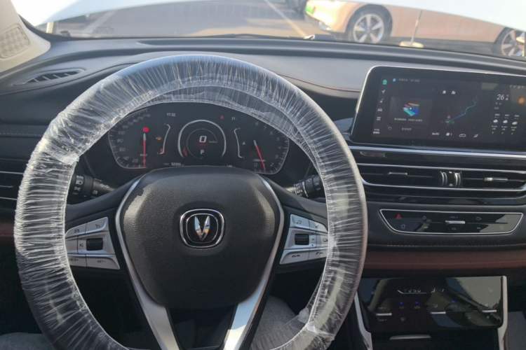 Used CHANGAN CS75 2024 Enjoyment Edition 1.5T DCT Prestige Model Center Console