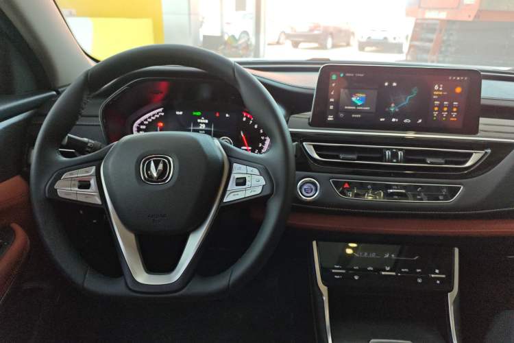 Used CHANGAN CS75 2024 Enjoy Edition 1.5T DCT Luxury Model Center Console
