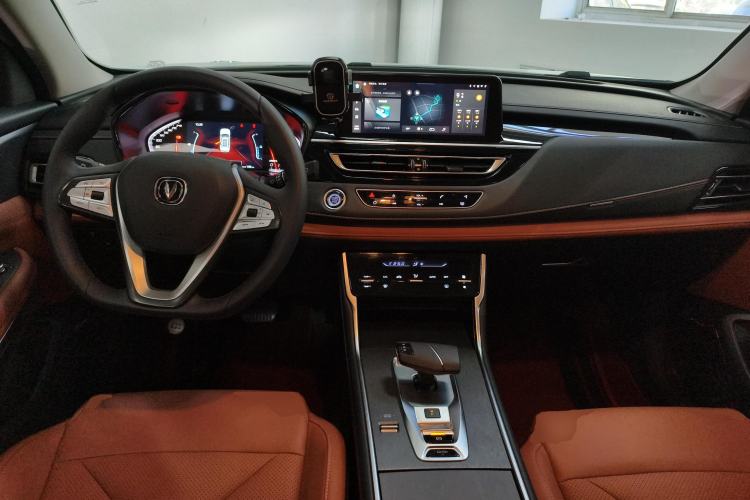 Used CHANGAN CS75 2024 Enjoy Edition 1.5T DCT Luxury Model Center Console