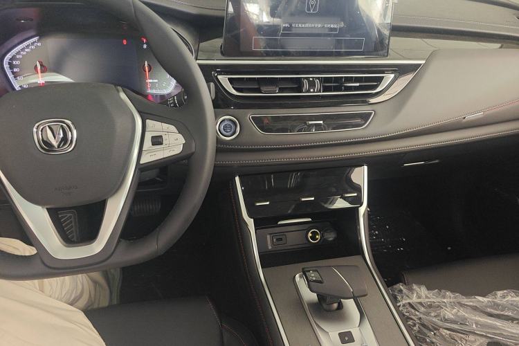Used CHANGAN CS75 2024 Enjoy Edition 1.5T DCT Luxury Model Center Console