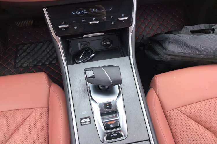 Used CHANGAN CS75 2024 Enjoy Edition 1.5T DCT Luxury Model Gear Lever